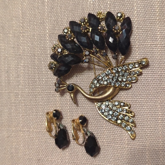 Vintage Jewelry - Vintage Estate Gold Tone Brooch Pin Unsigned Figural  Peacock & earrings 60s